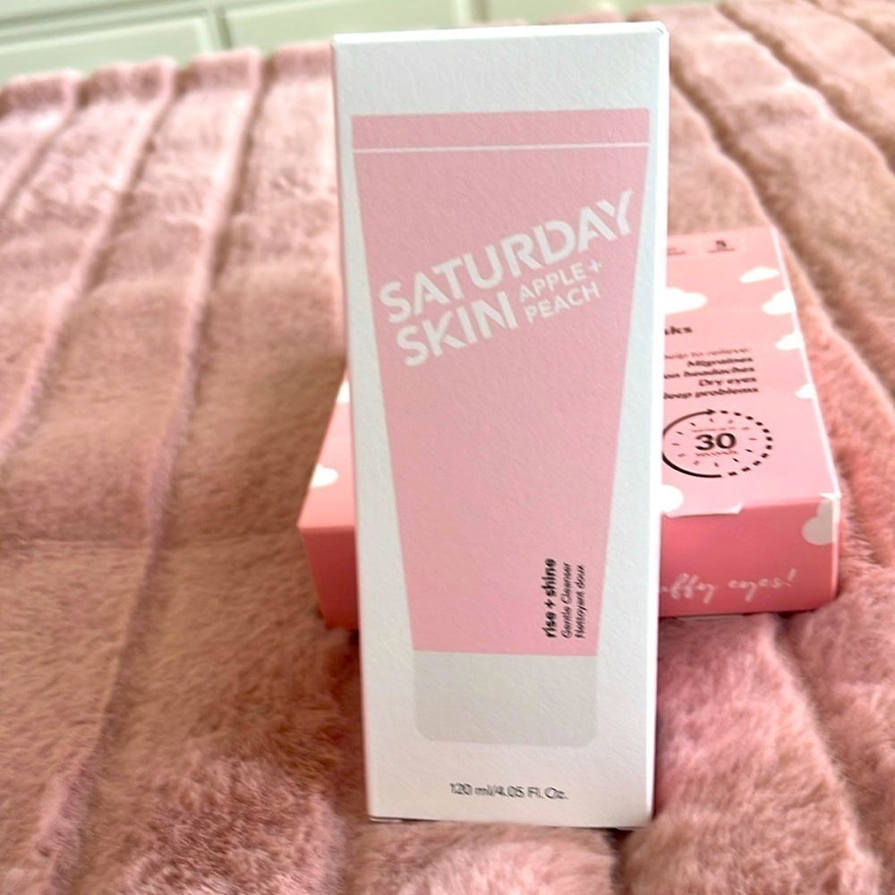 Saturday skin Apple + peach full size NEW - Picture 2 of 5